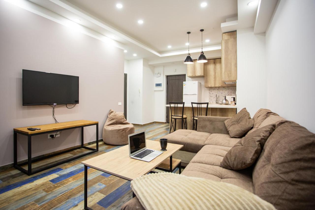 Fantastic Apartments Near Republic Square, Perfect Location, Mystreet Company Yerevan Exterior photo