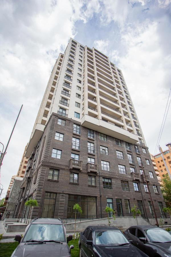 Fantastic Apartments Near Republic Square, Perfect Location, Mystreet Company Yerevan Exterior photo